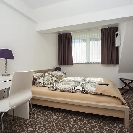 Lok-inn בית הארחה 3*